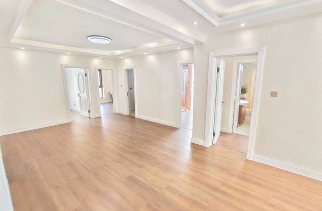 源盛嘉禾B区4室2厅2卫158.5㎡南北132万