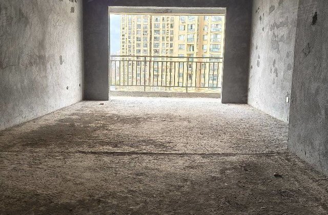 鸿大第六区4室2厅145㎡51.8万二手房图片