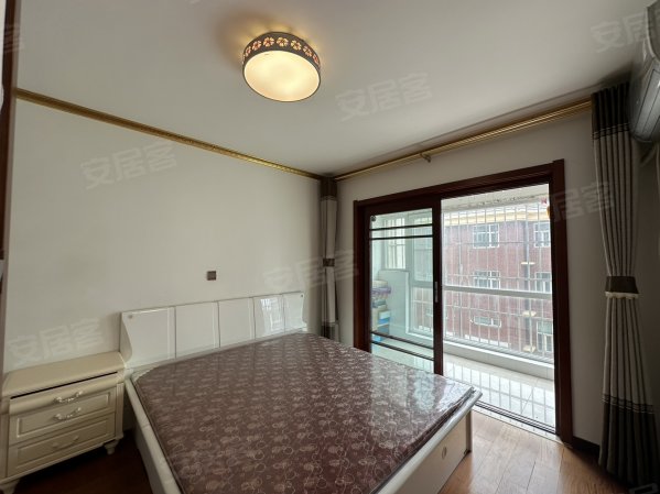 隆盛花苑 一梯两户 老本 三室改四室 带地下室 有租的车位,隆盛花园