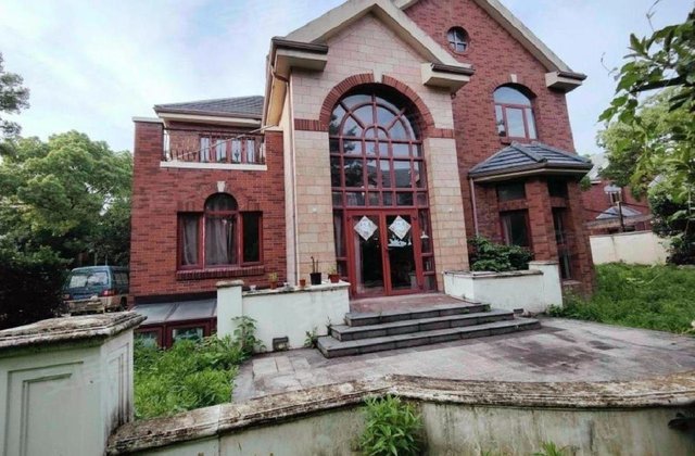 莘庄工业区中春路3455弄南郊别墅(别墅)2022年建造共3层南北595㎡5室3