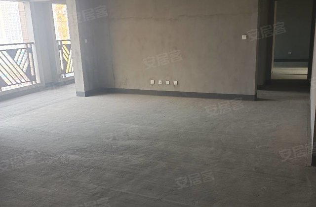 万兴一品4室2厅159㎡105万二手房图片