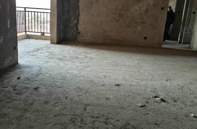 东润馨苑3室2厅131㎡55.8万二手房图片