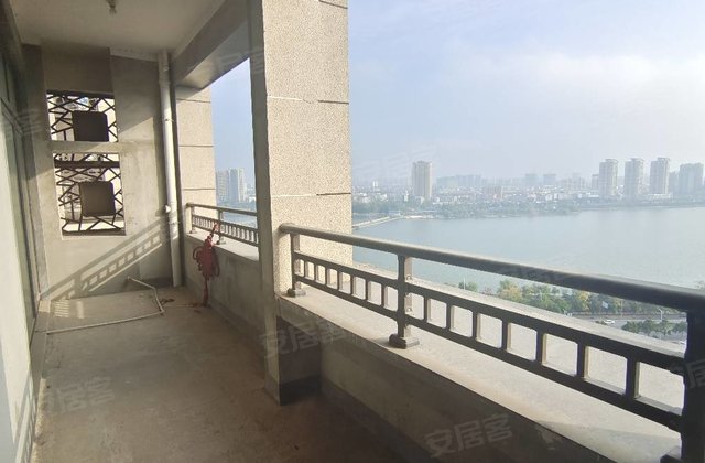 东正颐和府(卧龙)3室2厅145㎡169万二手房图片