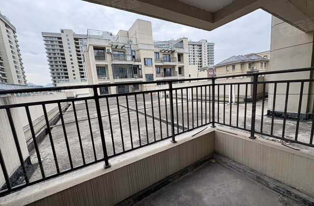 玫瑰星城4室2厅127㎡140万二手房图片