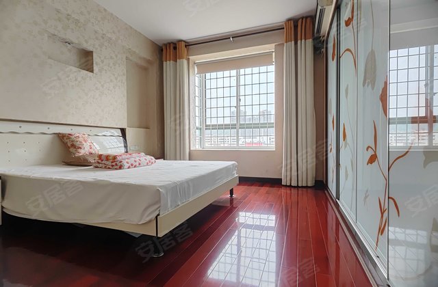 豪门御景南区4室2厅165㎡138万二手房图片