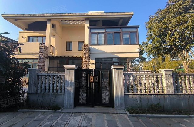 淀山湖边,桃源双拼别墅,南花园200平米,随时可以看3室2厅3卫150㎡南北