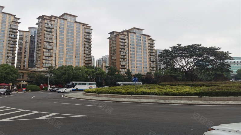 中茵皇冠国际