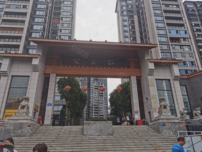 眉山龙玺台小区图片