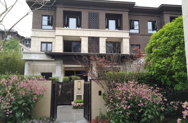 海兰云天湖山壹号别墅