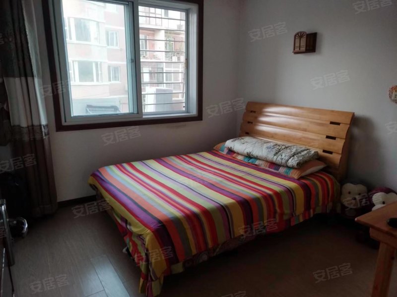 金山苑小区2室1厅1卫好楼层高性价比诚心出售价格可议房东直卖