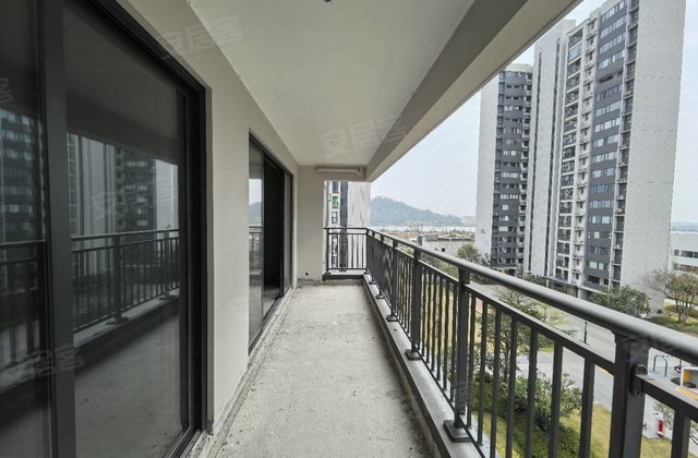 美的未来中心4室2厅170㎡108万二手房图片