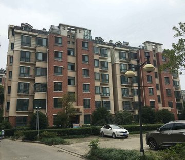 森隆蓝波湾 车库上的一楼,房东急售,看中价格可谈,急售