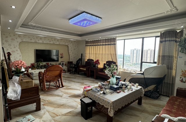 天山龙城(A区)4室2厅194.77㎡142万二手房图片