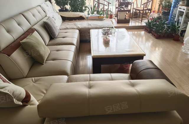 容和小区3室1厅125㎡57.6万二手房图片