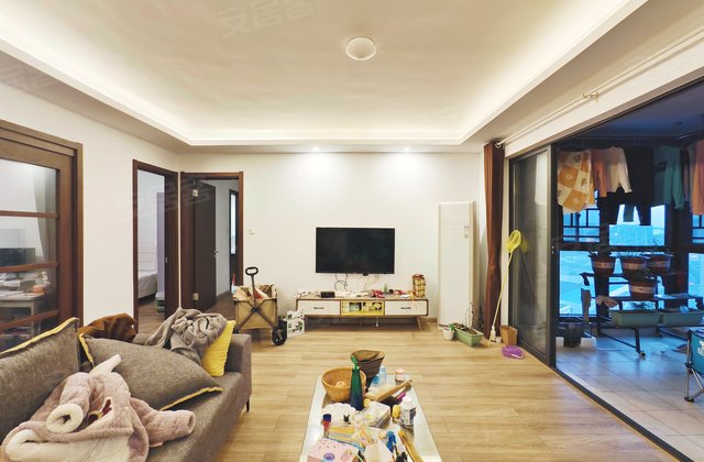 汇金城小区 精装好房 双卫 中间楼层采光好 双地铁 双  