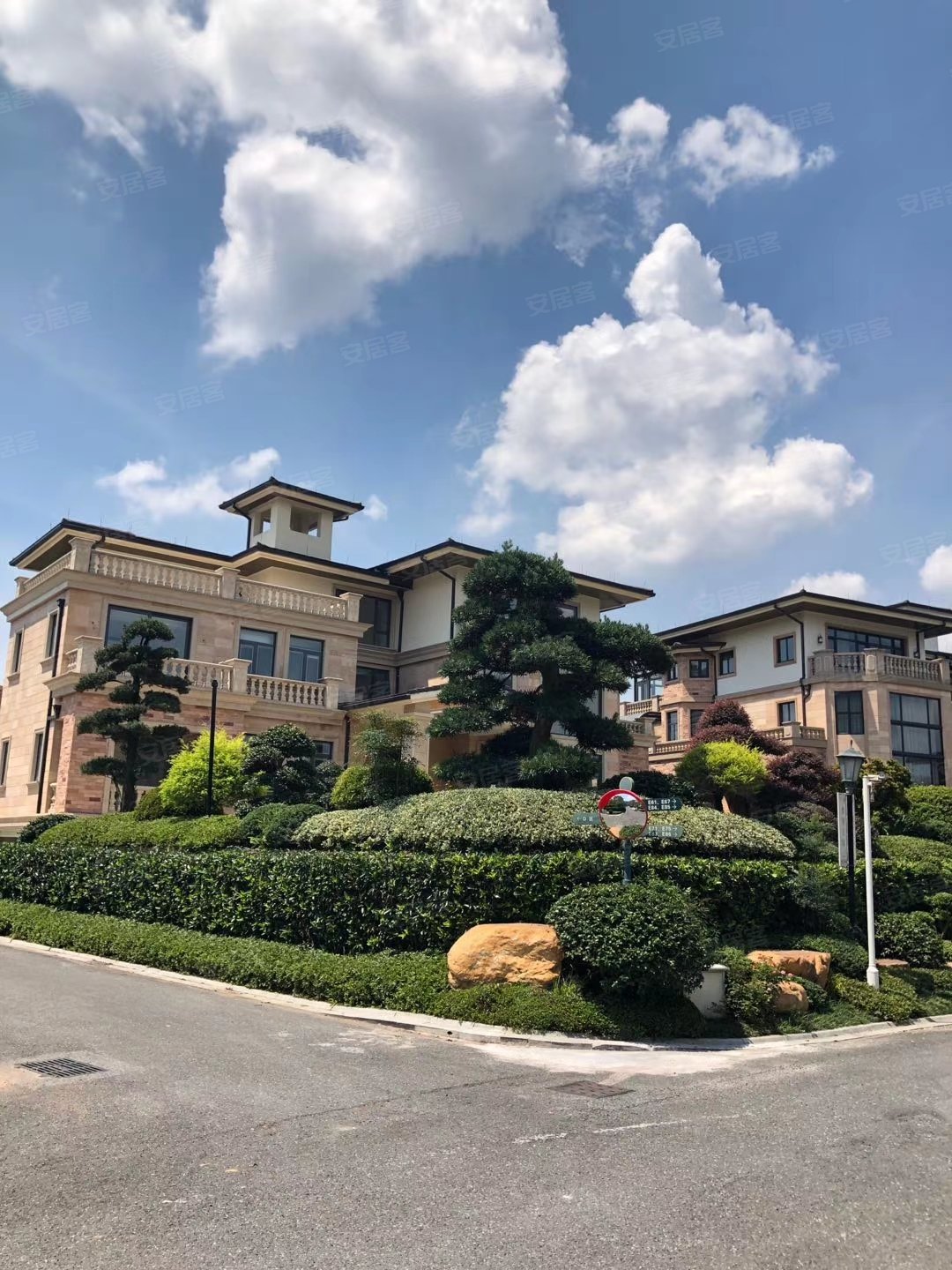 紫荆庄园6室3厅6卫635㎡南700万