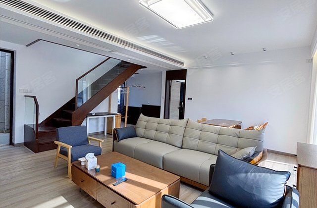 保利湖畔云上5室3厅220㎡248万二手房图片