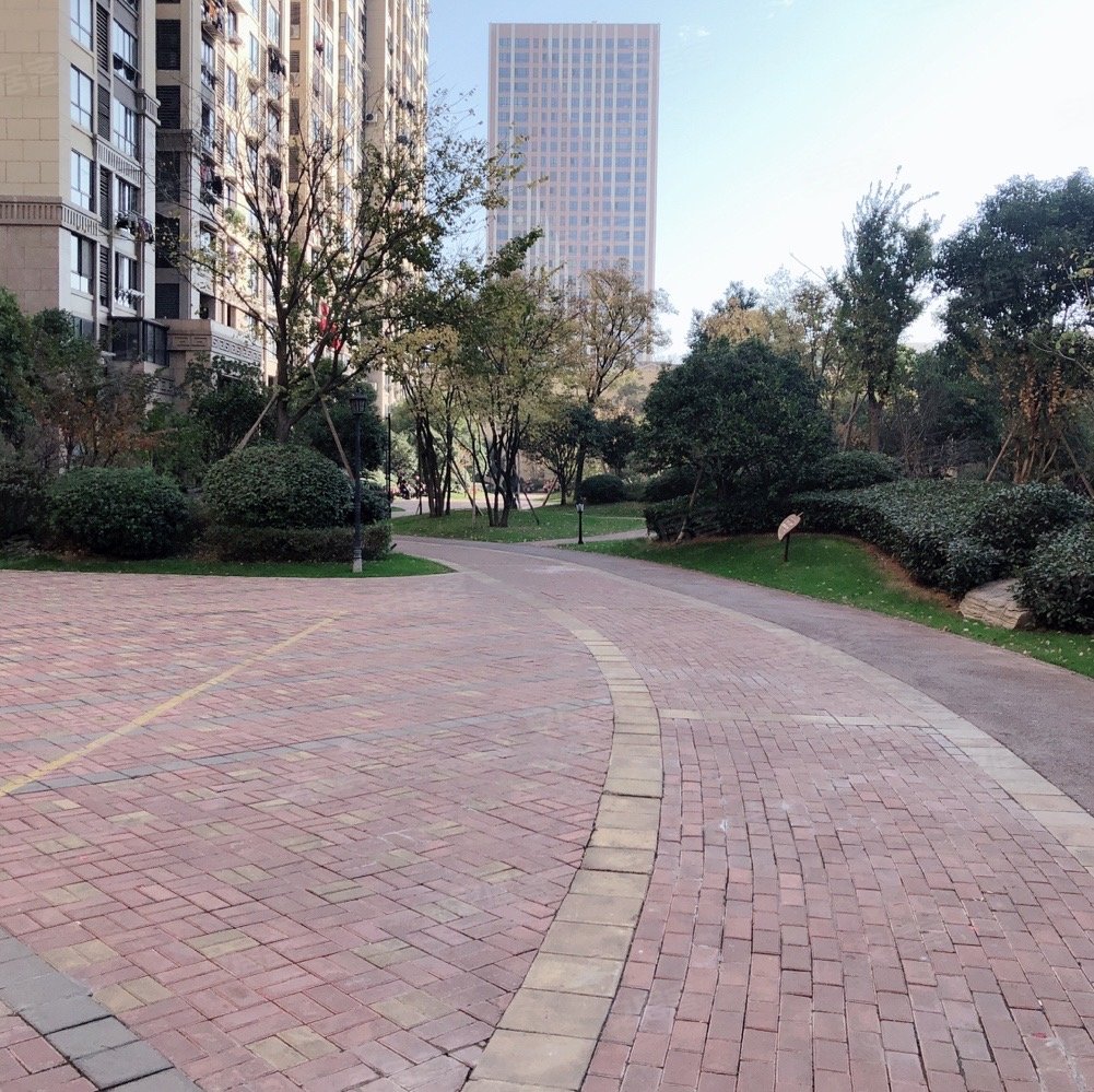 急售城市之星楼144产权车位金装328万