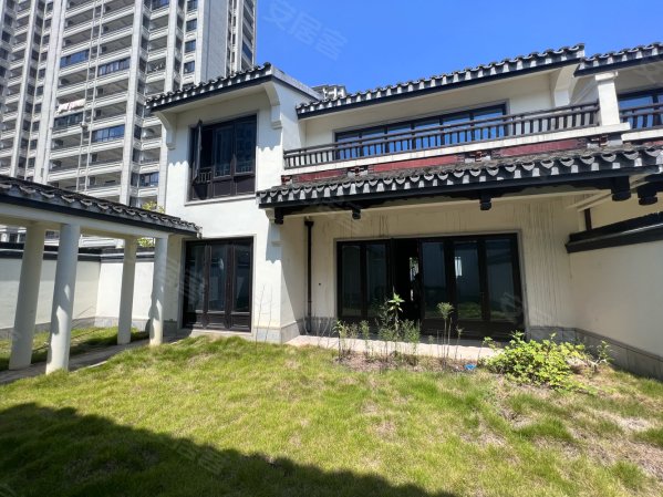 枫林半岛(别墅)4室2厅3卫144.65㎡南北215万