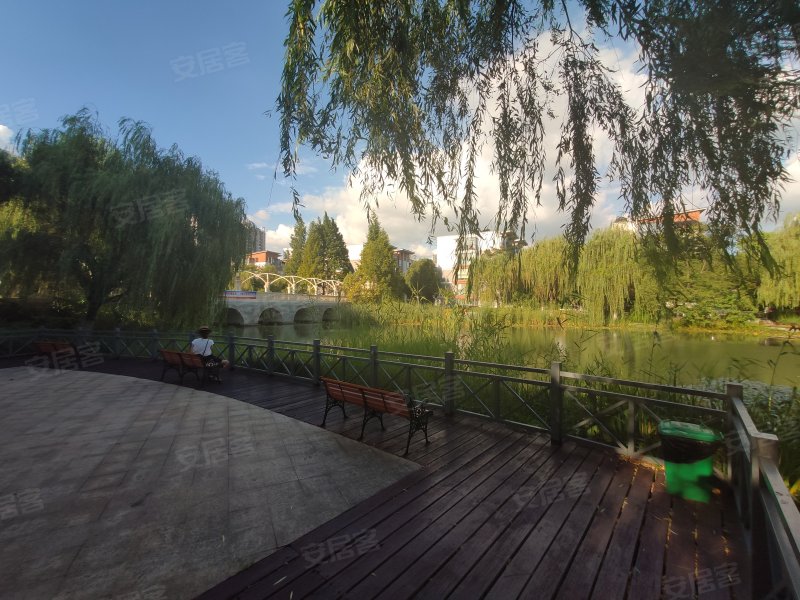 天鹅湖花园(a区)