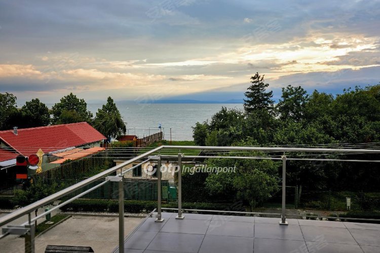匈牙利约¥326万豪华新建筑出售，巴拉尔顿湖，匈牙利二手房公寓图片