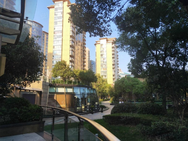 中茵皇冠国际