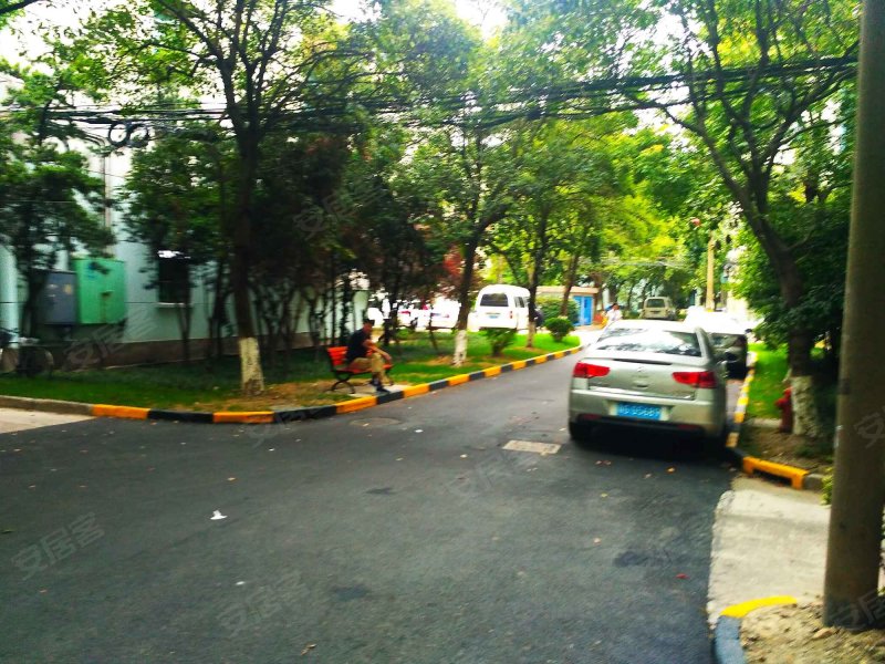 洛场路300弄小区 