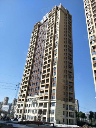 熙锦园一楼边户全年采光好,四室两厅两卫精装送品牌家具!