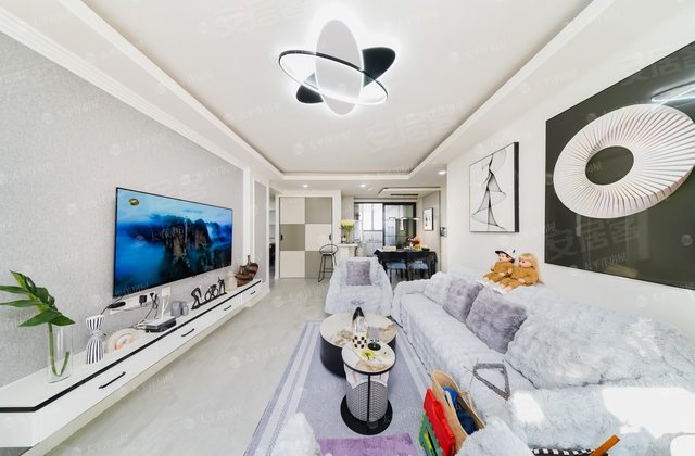 绿地新上观景位置，C4大两房，中间楼层，精装修拎包即住，诚售