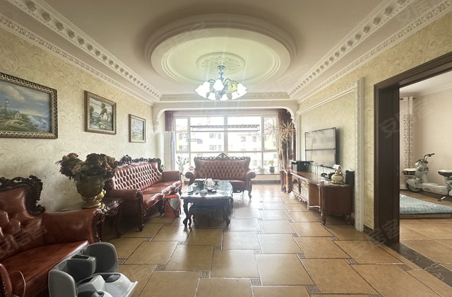 马德里皇家花园3室2厅133㎡65万二手房图片