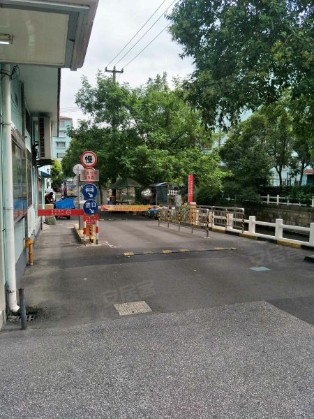 汇龙公寓(东区) 