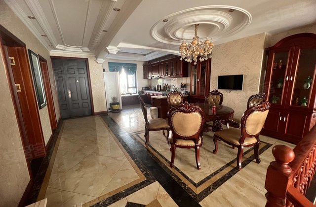 中骏汤泉香墅8室4厅360㎡185万二手房图片