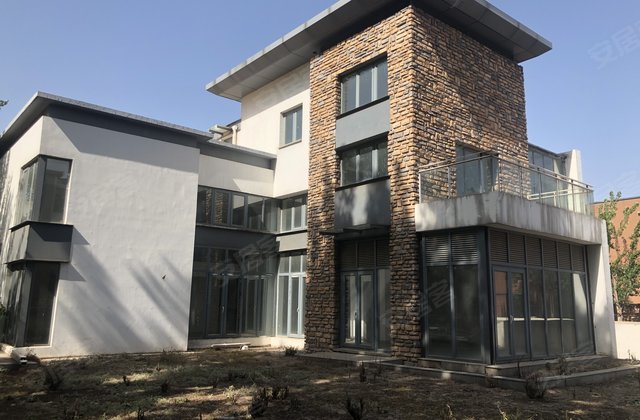 急售,达观别墅524平,带500多平大院子,有地下室,随时看