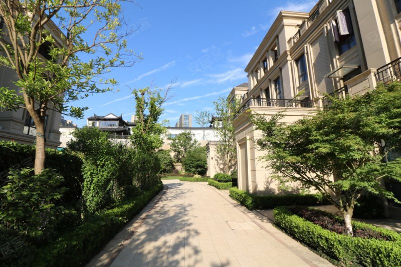 绿城桃源小镇芳菲郡