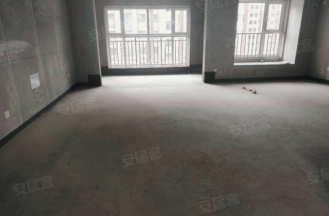 儒辰逸品公馆4室2厅152㎡102万二手房图片