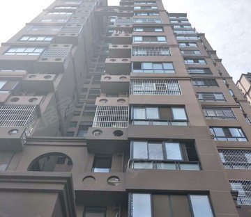 锦绣大地城(一期) 有电梯 商圈成熟 出行方便 小三居