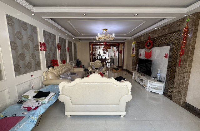 园林小区4室2厅178㎡65.8万二手房图片