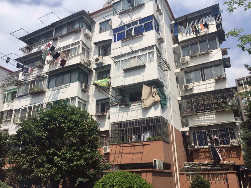 江桥三村一街坊 