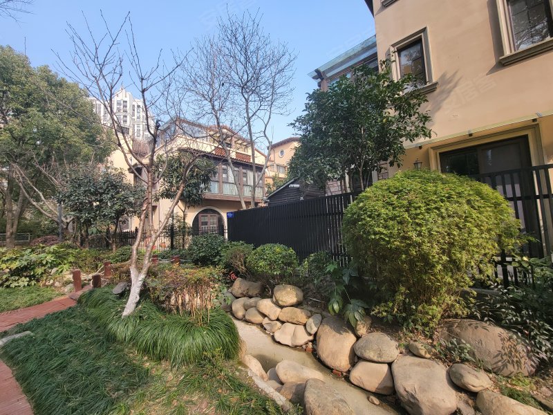 龙湖郦城(蓝湖香颂别墅) 