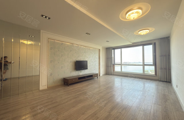 江畔国际3室2厅172㎡115万二手房图片