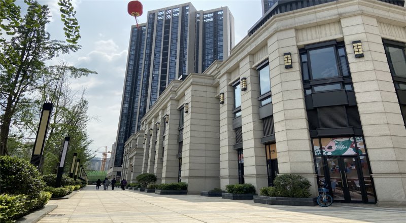世龙广场