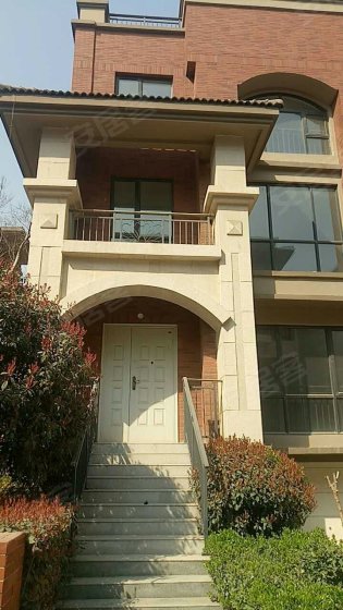 秀水苑一二楼叠加 260平 带35平南花园和100平地下室