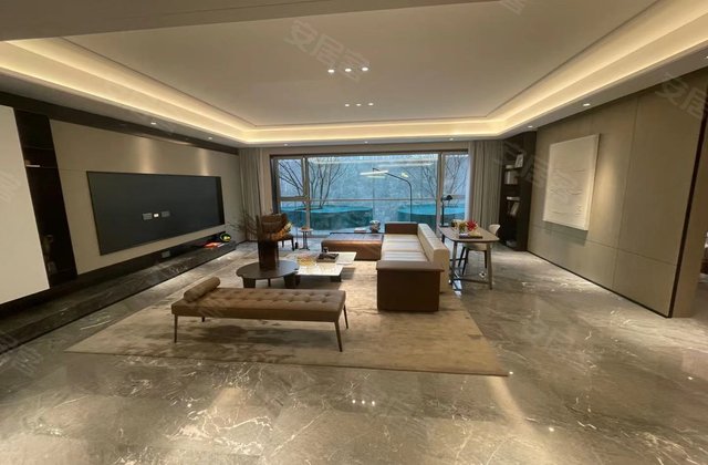 融创梅江壹号院3室2厅3卫193㎡南北760万