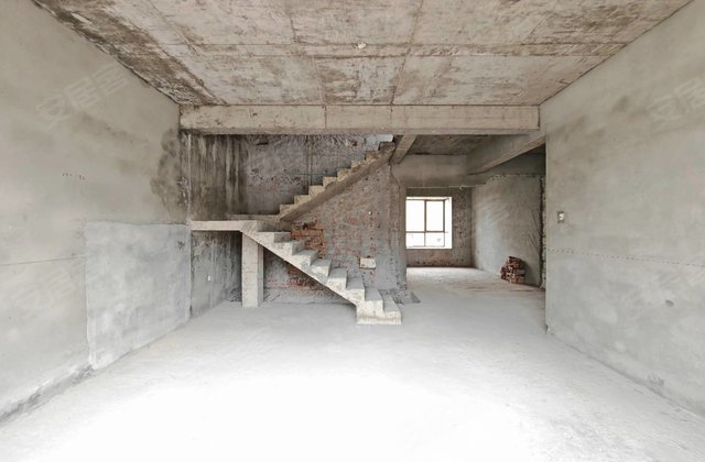 白鹭苑5室3厅234.71㎡142万二手房图片