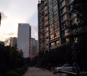 锦泰花园精装三室两厅两卫,证上87平,满二诚心出售100