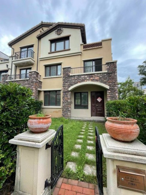 龙湖滟澜海岸(北区别墅)5室2厅4卫