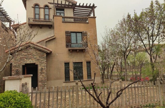 独栋别墅 大厂潮白河孔雀城 地上三层 地下俩车库 大院