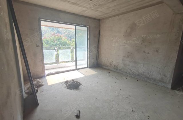 东南岸4室2厅131㎡83万二手房图片