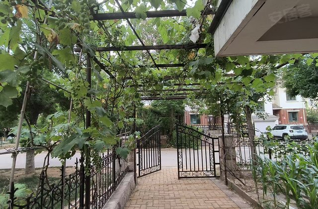 中海城棕榈湾(一期)3室2厅196㎡136万二手房图片