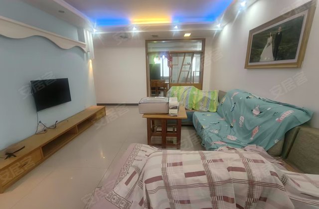 大草坪边上 步梯低层 130几平大三房40多点拎包入住